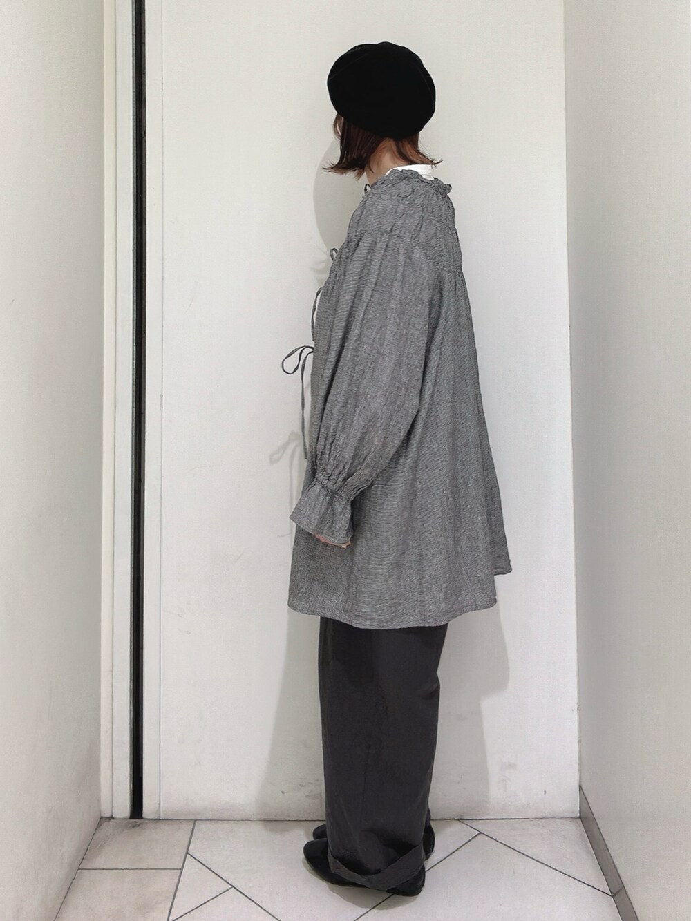 「ベレー帽、リネンシャツ、ゆべしコラボ、ゆべし×SamansaMos2、ゆべし、リネンパンツ」｜「Samansa Mos2の【ゆべし×Samansa Mos2】ダブル釦ストレートパンツ（その他パンツ、グレー系）」を使った、sakura✿さん（レディース・158cm）の春コーディネートの2枚目の写真