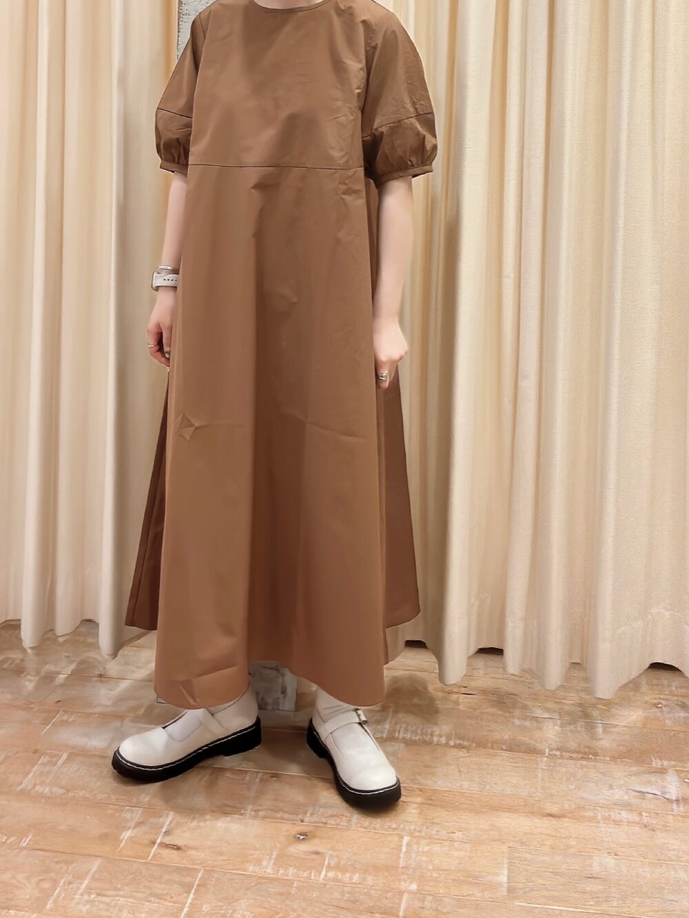 「ワンピース、ワンピーススタイル、ブラウン、ehka sopo、エヘカソポ、夏コーデ、夏、レトロ、ベージュ」｜「ehka sopoのワンストラップシューズ（その他シューズ、ホワイト系）」を使った、sakura✿さん（レディース・158cm）の夏コーディネートの3枚目の写真