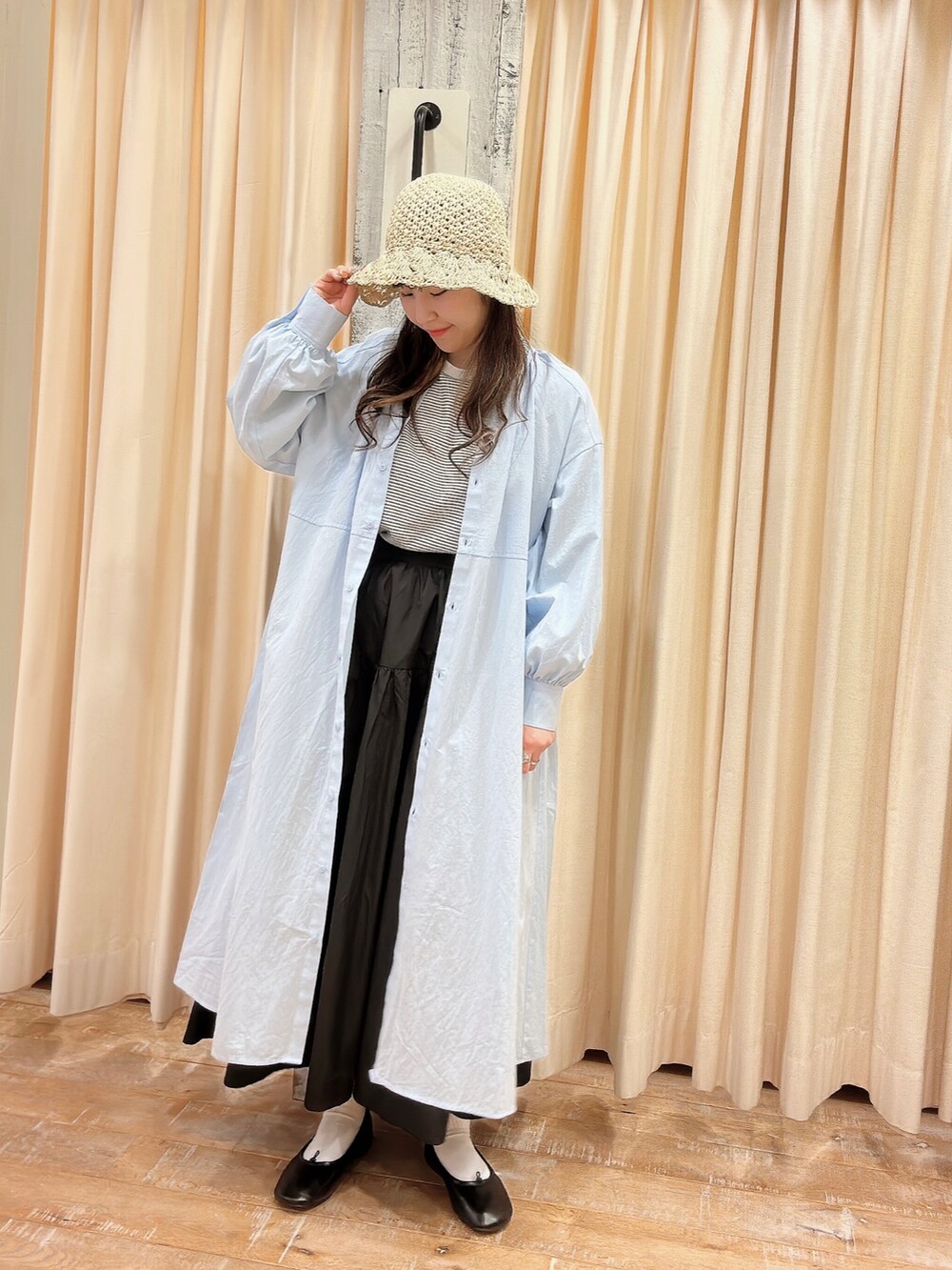「オールマイティボトム、エヘカソポ、ehka sopo、シャツワンピ、ブルー、サックスブルー、春コーデ、夏コーデ、ボーダートップス、ボーダー、デニムパンツ、デニム」｜「ehka sopoのスカラップペーパーハット（ハット、ホワイト系）」を使った、sakura✿さん（レディース・158cm）の春コーディネートの2枚目の写真