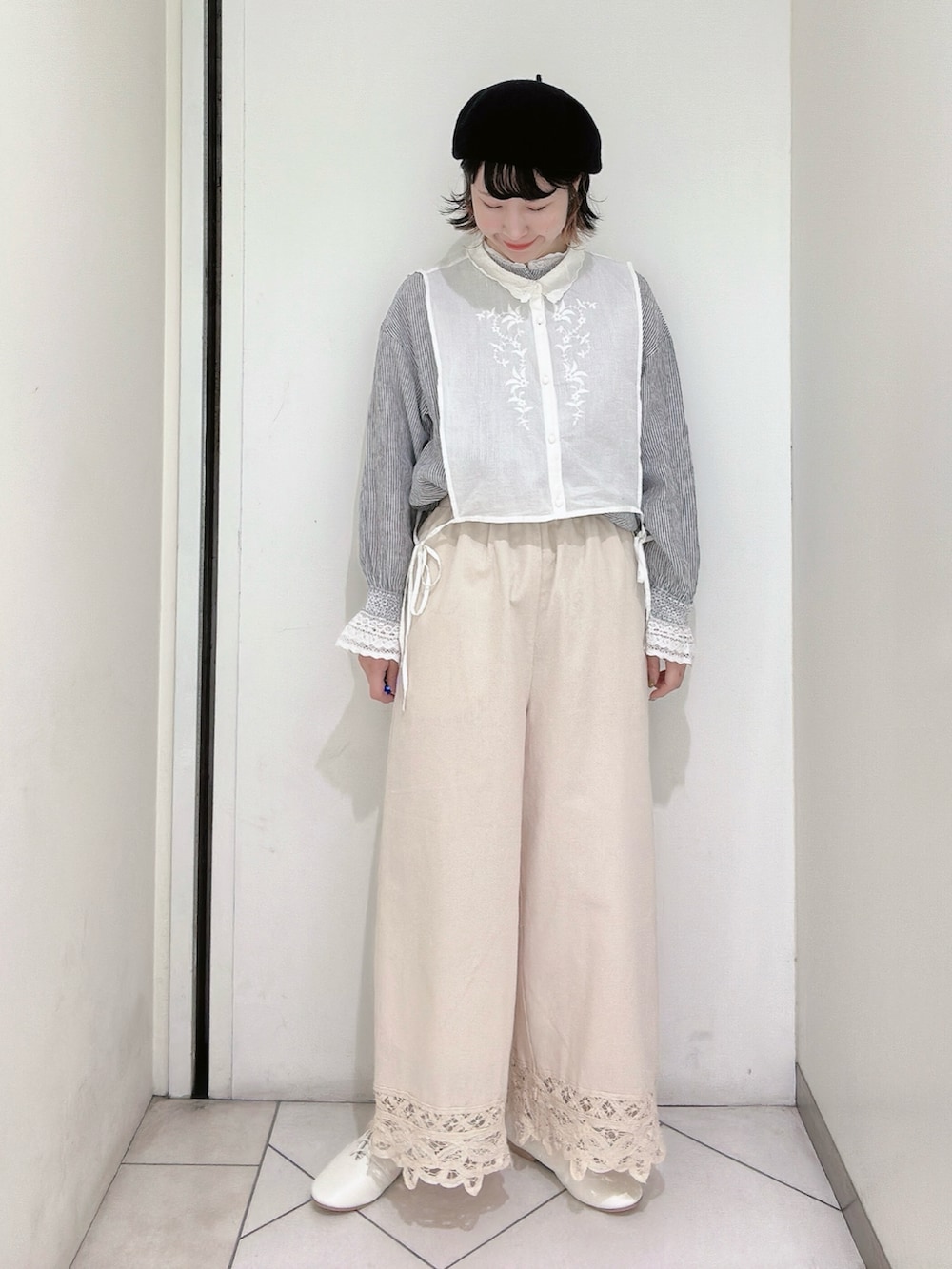 「サマンサ モスモス(Samansa Mos2)、Samansa Mos2、kazumiコラボ、バテンレース」｜「Samansa Mos2の裾バテンレースストレートパンツ（その他パンツ、ホワイト系）」を使った、sakura✿さん（レディース・158cm）の冬コーディネートの3枚目の写真