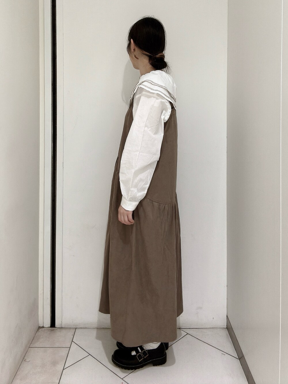 「エヘカソポ、ehka sopo、レトロガーリー、ベージュ、ehkä söpö、Tストラップシューズ、レトロ」｜「ehka sopoのダブルTストラップシューズ（その他シューズ、ブラック系）」を使った、sakura✿さん（レディース・158cm）の秋コーディネートの4枚目の写真