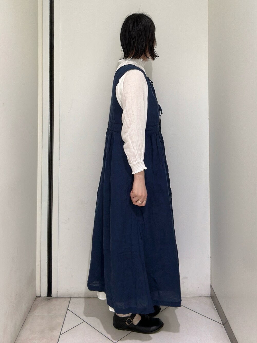 「kazumiコラボ、リネンワンピース、サマンサ モスモス(Samansa Mos2)、Samansa Mos2、ワンピース」｜「Samansa Mos2のTストラップシューズ（その他シューズ、ブラック系）」を使った、sakura✿さん（レディース・158cm）の冬コーディネートの4枚目の写真