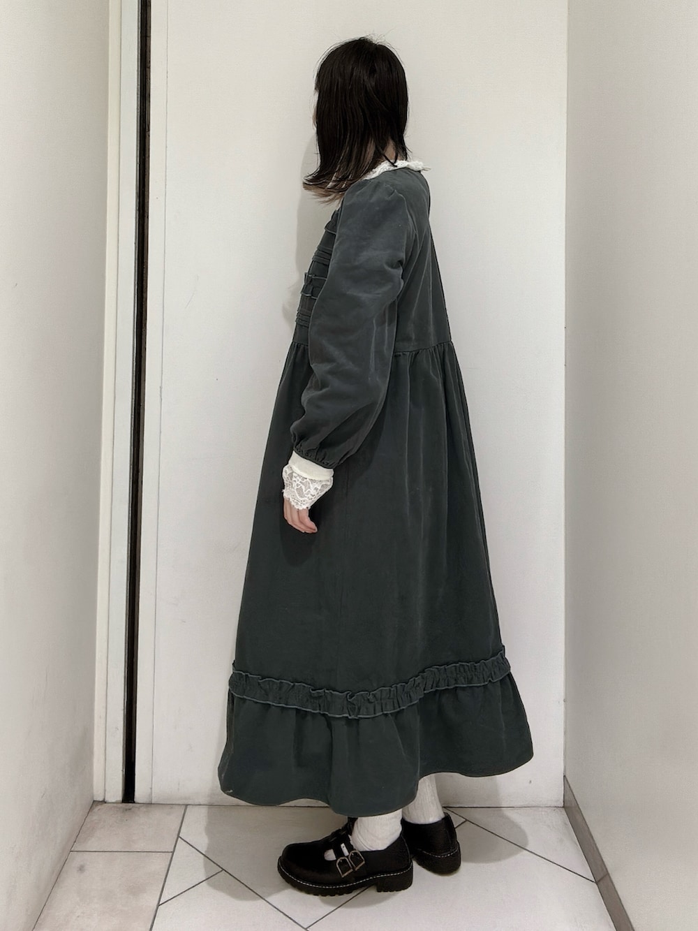 「ehka sopo、エヘカソポ、ワンピース、Tストラップシューズ、クラシック、ファッションを楽しもう、レトロ」｜「ehka sopoのダブルTストラップシューズ（その他シューズ、ブラック系）」を使った、sakura✿さん（レディース・158cm）の秋コーディネートの2枚目の写真