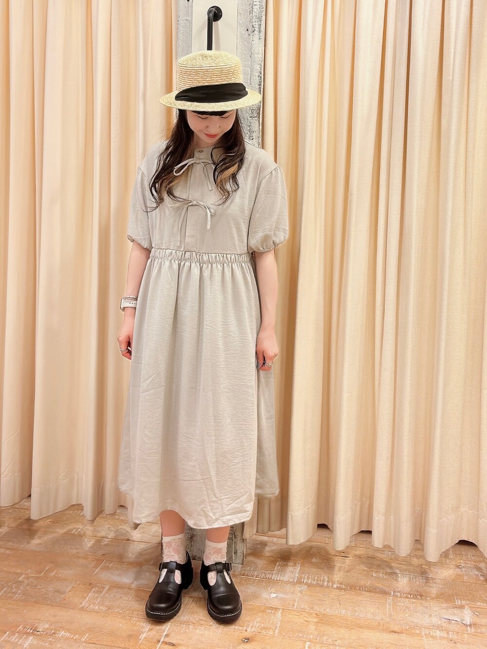 「ehka sopo、エヘカソポ、レトロ、Tストラップシューズ、ワンピース、ベージュ、ベージュコーデ、ワントーンコーデ、夏コーデ、休日スタイル」｜「ehka sopoのTストラップシューズ（その他シューズ、ブラック系）」を使った、sakura✿さん（レディース・158cm）の春コーディネートの2枚目の写真