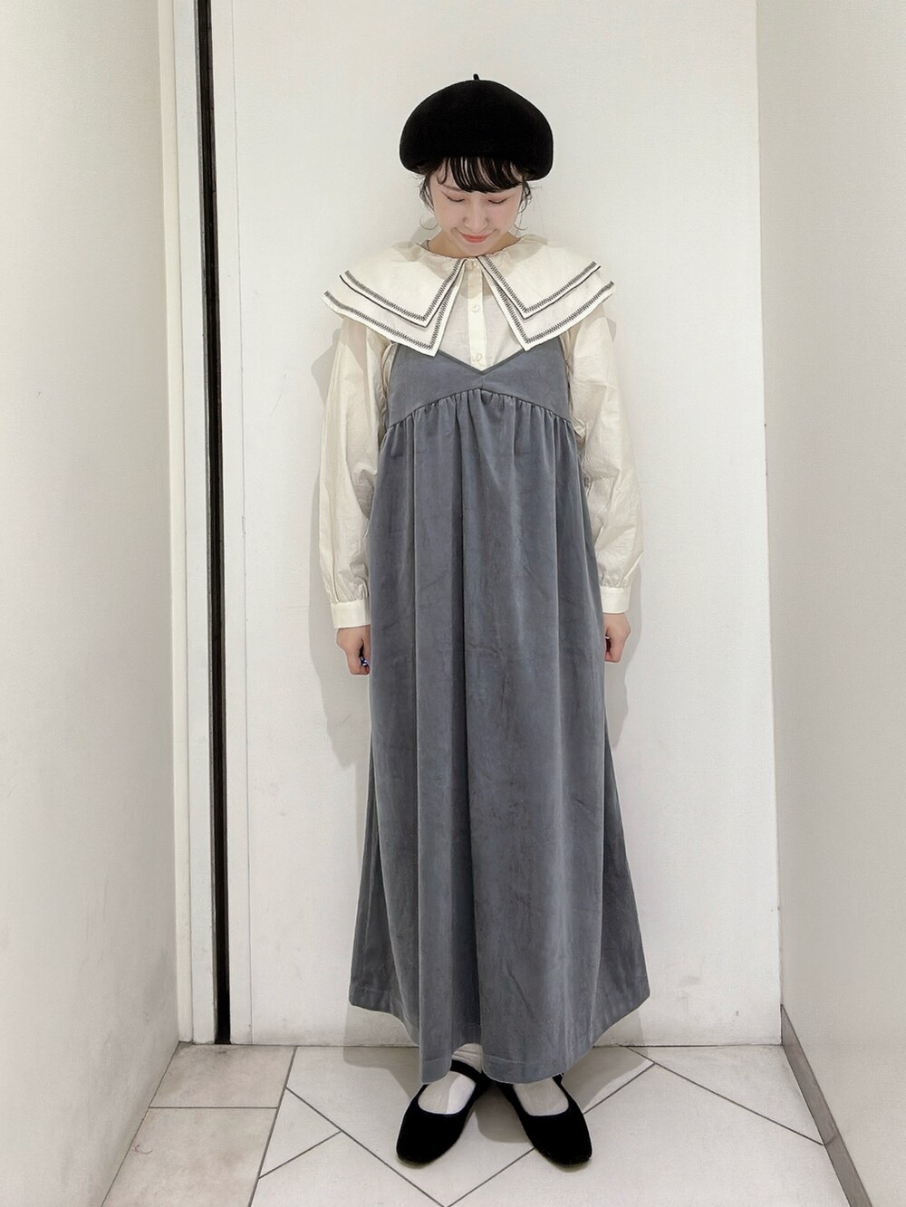 「ベレー帽、ベロア、キャミワンピ、キャミワンピース、サックスブルー、セーラーカラー」｜「ehka sopoのベロアパイピングシューズ（その他シューズ、ブラック系）」を使った、sakura✿さん（レディース・158cm）の秋コーディネートの2枚目の写真