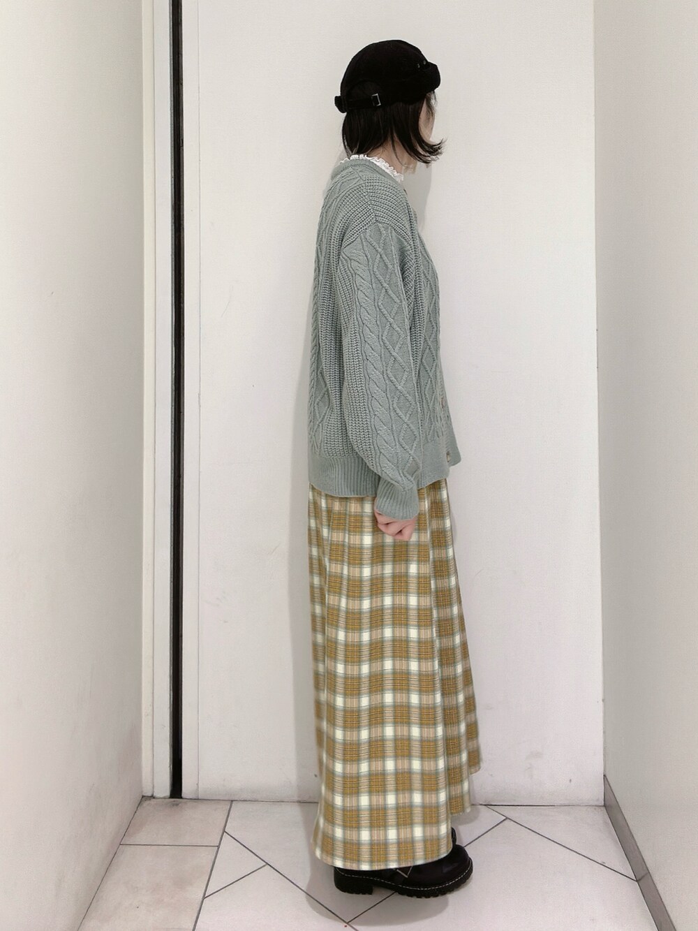 「エヘカソポ、ehka sopo、ケーブルニット、カーディガン、チェックスカート」｜「ehka sopoのダブルTストラップシューズ（その他シューズ、ブラック系）」を使った、sakura✿さん（レディース・158cm）の冬コーディネートの2枚目の写真