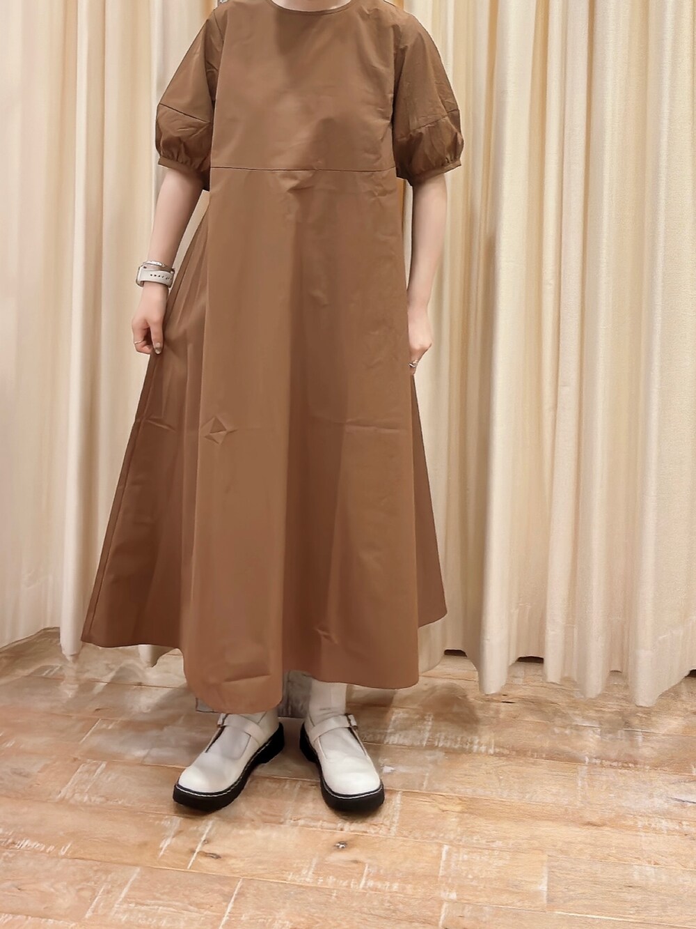 「ワンピース、ワンピーススタイル、ブラウン、ehka sopo、エヘカソポ、夏コーデ、夏、レトロ、ベージュ」｜「ehka sopoのワンストラップシューズ（その他シューズ、ホワイト系）」を使った、sakura✿さん（レディース・158cm）の夏コーディネートの2枚目の写真