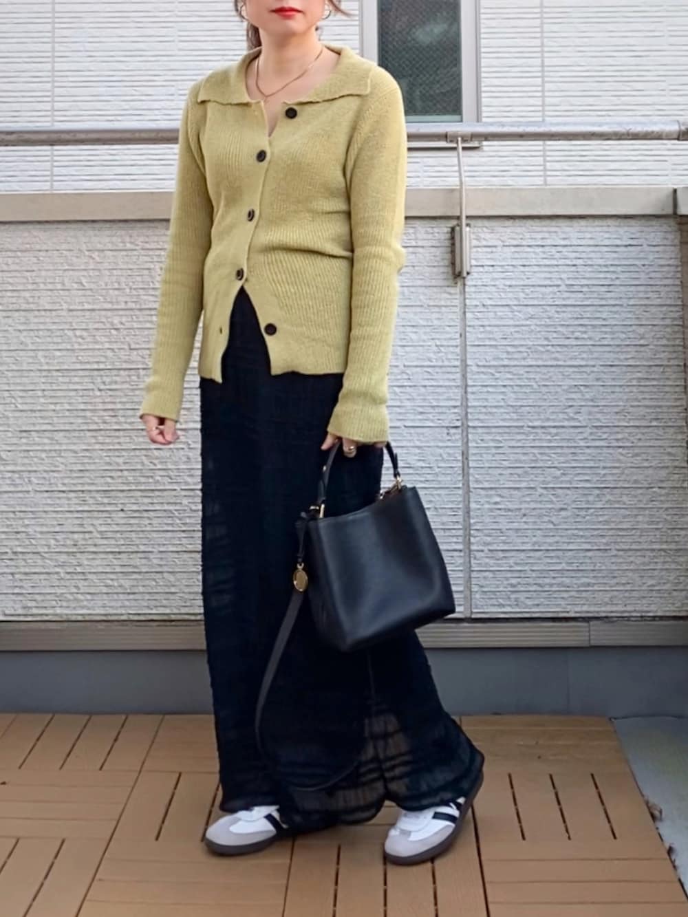「カーディガン、ニット、ロングスカート、低身長、大人カジュアル」｜「select MOCAのサマーニットカーディガン（カーディガン/ボレロ、グリーン系）」を使った、Kay-teeeさん（レディース・150cm）の冬コーディネートの2枚目の写真