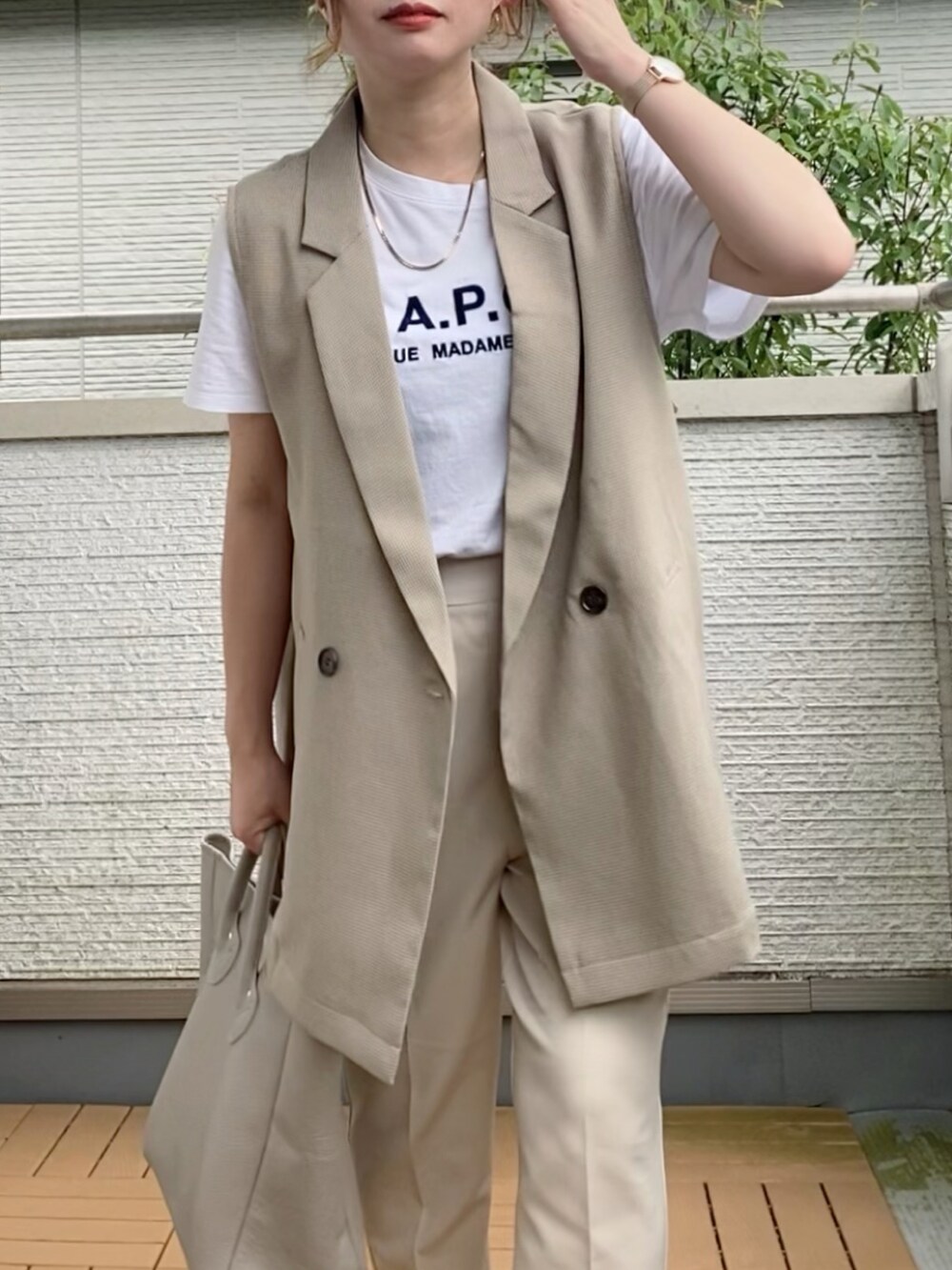 「tiptop、Samansa Mos2 blue、ジレ、ベスト、スラックス、淡色コーデ、ロゴT、低身長、大人カジュアル」｜「tiptopの【セットアップ対応】ダブルボタンテーラーベスト（ベスト、その他）」を使った、Kay-teeeさん（レディース・150cm）の秋コーディネートの2枚目の写真