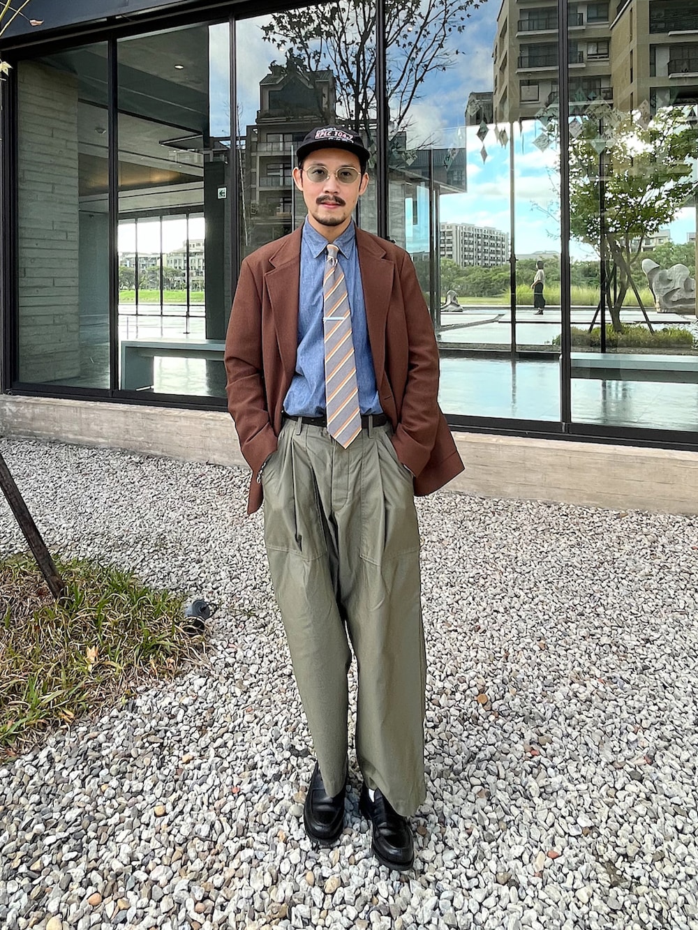 「pasadenaleisureclub、adrer、united arrows、UNITED ARROWS & SONS、HAVERSACK、Paraboot」｜「PASADENA LEISURE CLUBのアイテム（帽子、ブラック系）」を使った、JenningsTuさん（メンズ・173cm）の秋コーディネートの2枚目の写真