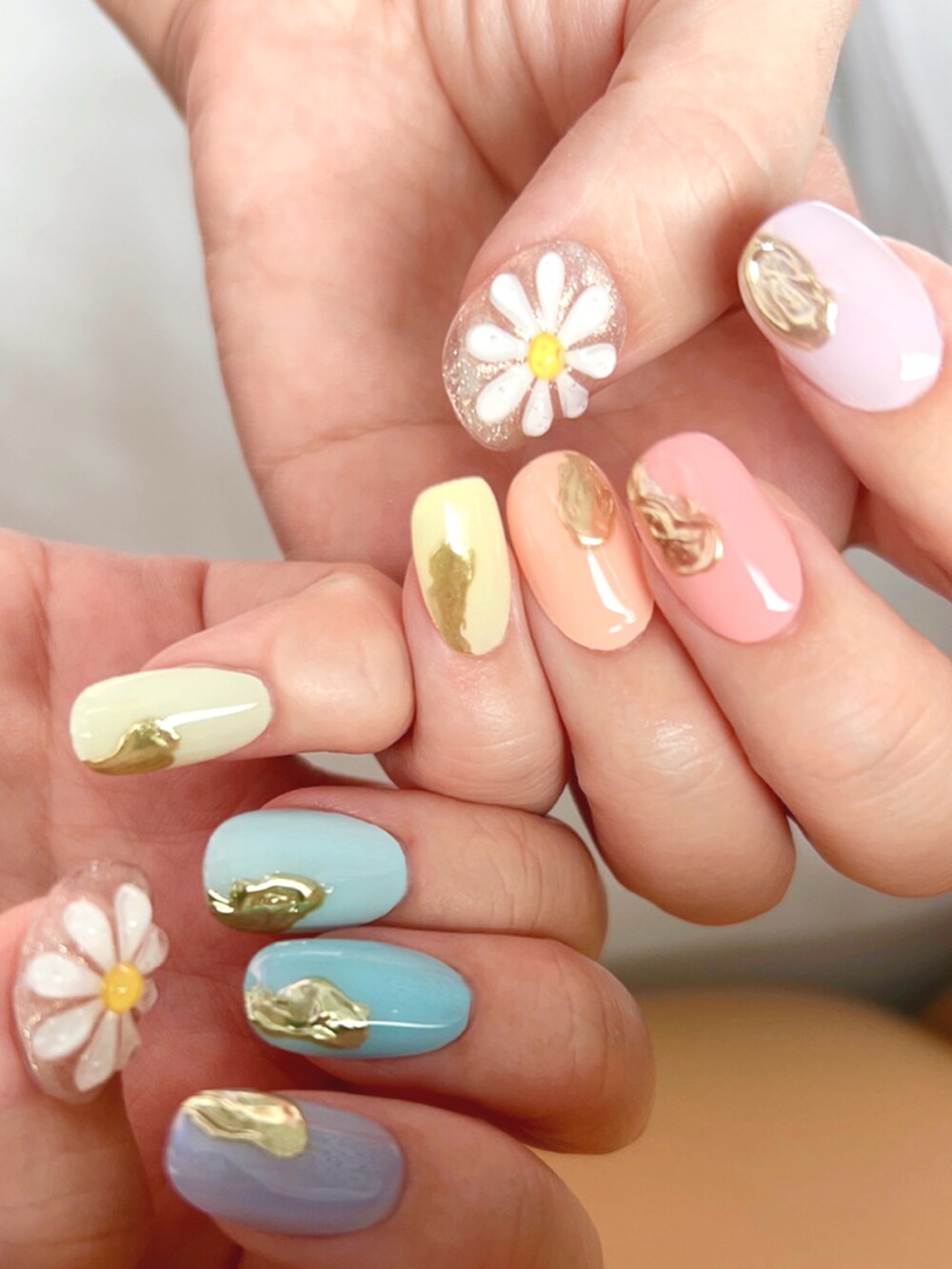 「カジュアル、ビジュー、カーディガン、プリーツスカート、ロングスカート、出張コーデ、レインボー」｜「Handmadeのスターダストスティックゴールド（ピアス（両耳用）、ゴールド系）」を使った、MI☆YUさん（レディース・152cm）の秋コーディネートの2枚目の写真