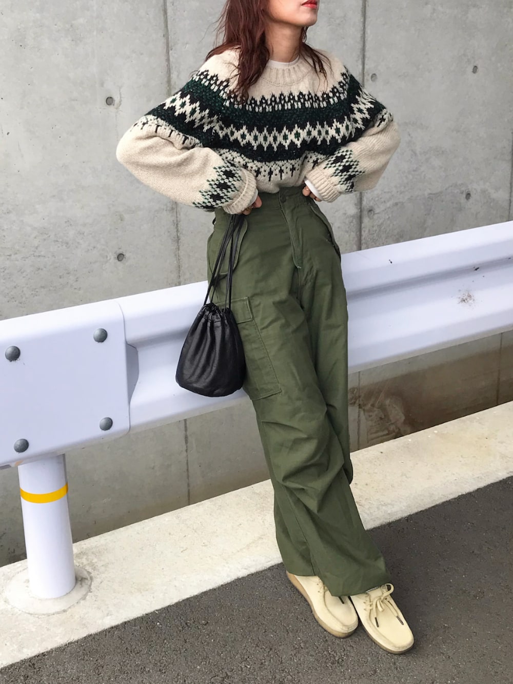 「冬コーデ、カラーニット、柄ニット、グリーン、ノルディック柄、ノルディックセーター、カーゴパンツ、M-65、軍物、軍パン、古着、古着MIX、clarks、ワラビー、ママコーデ」｜「kleeのアイテム（ニット/セーター、グリーン系）」を使った、Kumika☆さん（レディース・158cm）の冬コーディネートの2枚目の写真