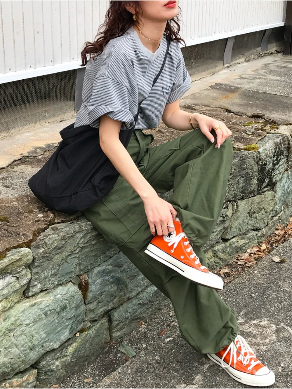 「古着MIX、春コーデ、vintage、古着、古着女子、オレンジ、ボーダー、カジュアル、ショルダーバッグ、tiffany&co、ct70、春夏コーデ、ママコーデ」｜「kleeのアイテム（Tシャツ/カットソー、グレー系）」を使った、Kumika☆さん（レディース・158cm）の春コーディネートの2枚目の写真