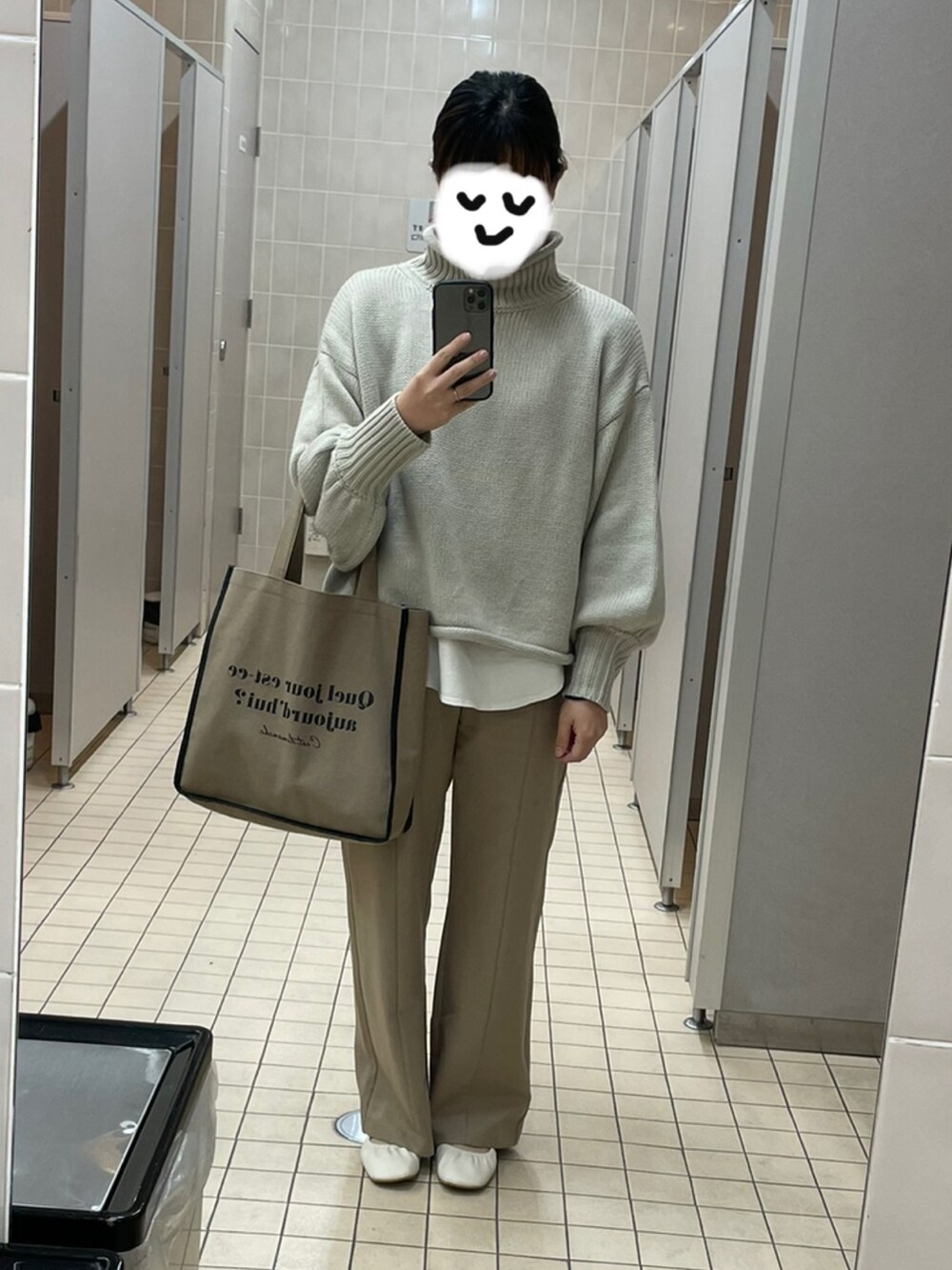 「プチプラ、秋服、オトナカジュアル、カジュアルコーデ、ニット/セーター、タートルネック、ゆったりコーデ、淡色コーデ、ベージュ、パンツスタイル、お洒落さんとつながりたい、GU、しまむら、今日のコーデ、3coins」｜「しまむらのアイテム（ニット/セーター、ベージュ系）」を使った、つばささん（レディース・157cm）の秋コーディネートの2枚目の写真