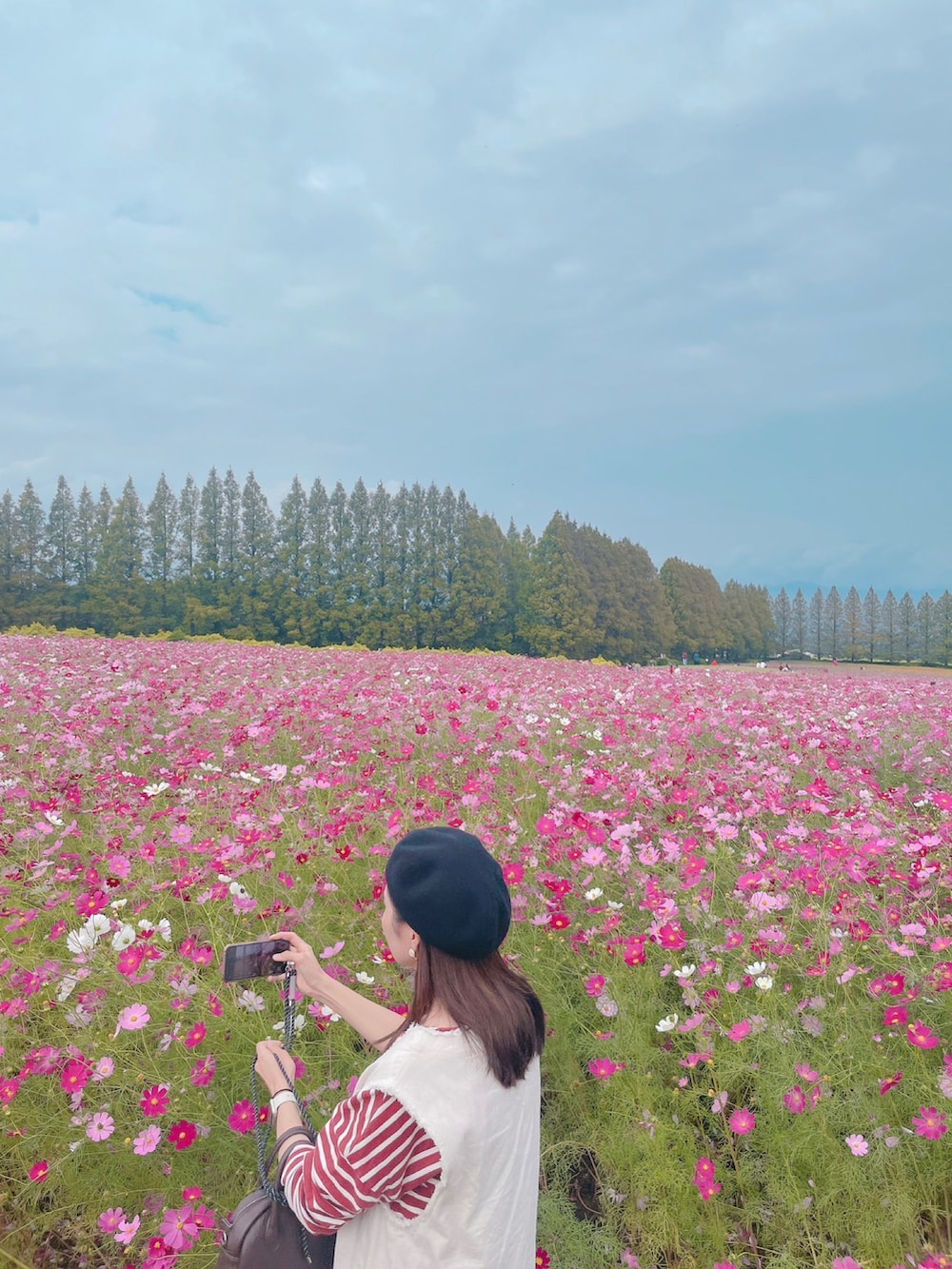 「重ね着ベストシーズン、休日スタイル、秋冬、オトナカジュアル、秋カラー、パンツコーデ、お出かけ、大人女子、おしゃれさんと繋がりたい、スニーカー」｜「GUのアイテム（パンツ、ブラック系）」を使った、anapiさん（レディース・170cm）の秋コーディネートの2枚目の写真