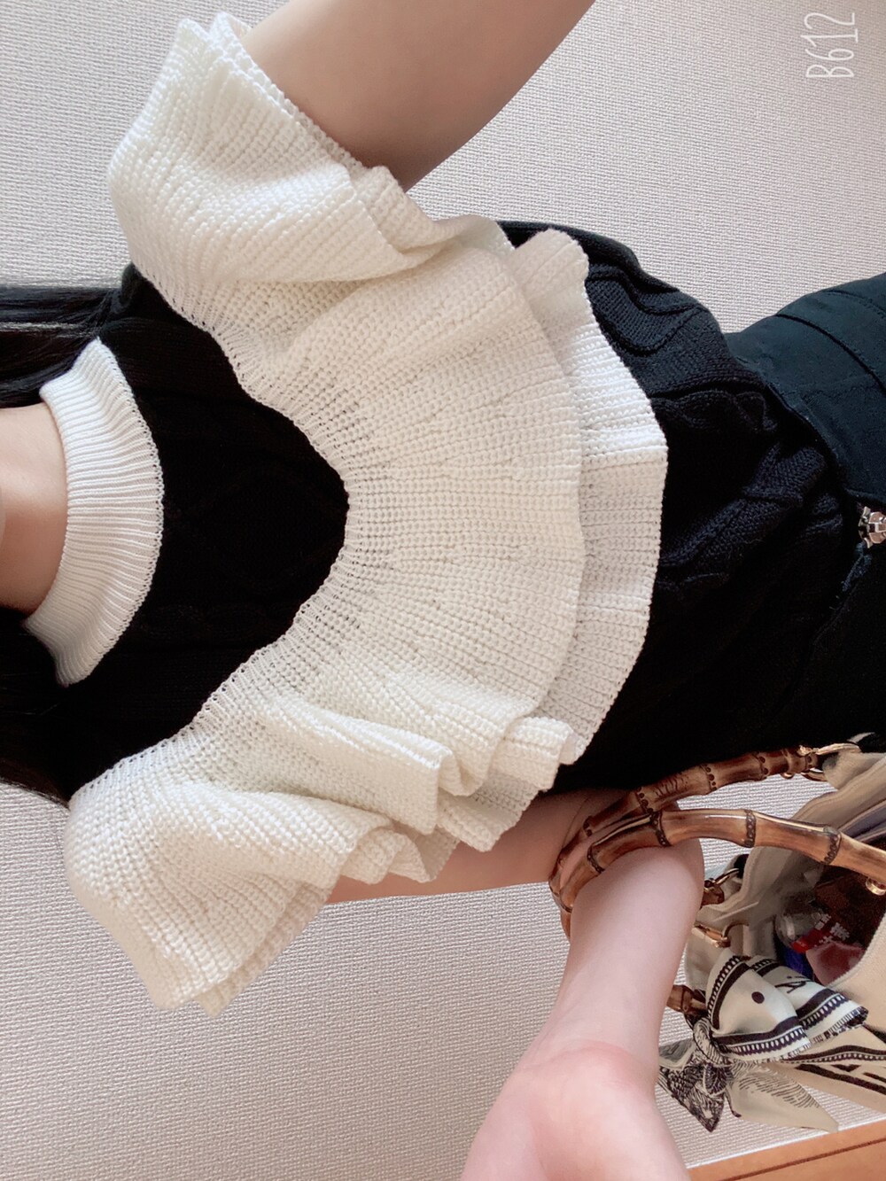 「SNIDEL」｜「VIOLETTAのノースリーブフリルニットトップス（ニット/セーター、ブラック系）」を使った、あげはさん（レディース・153cm）の夏コーディネートの2枚目の写真