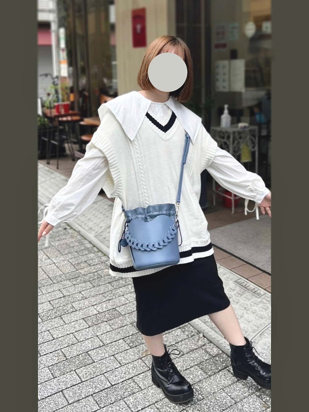「休日スタイル、低身長コーデ、シンプルコーデ」｜「moment+のエステルストレッチツイルハイウエストタイトスカート（スカート、ブラック系）」を使った、fuchiさん（レディース・152cm）の秋コーディネートの2枚目の写真