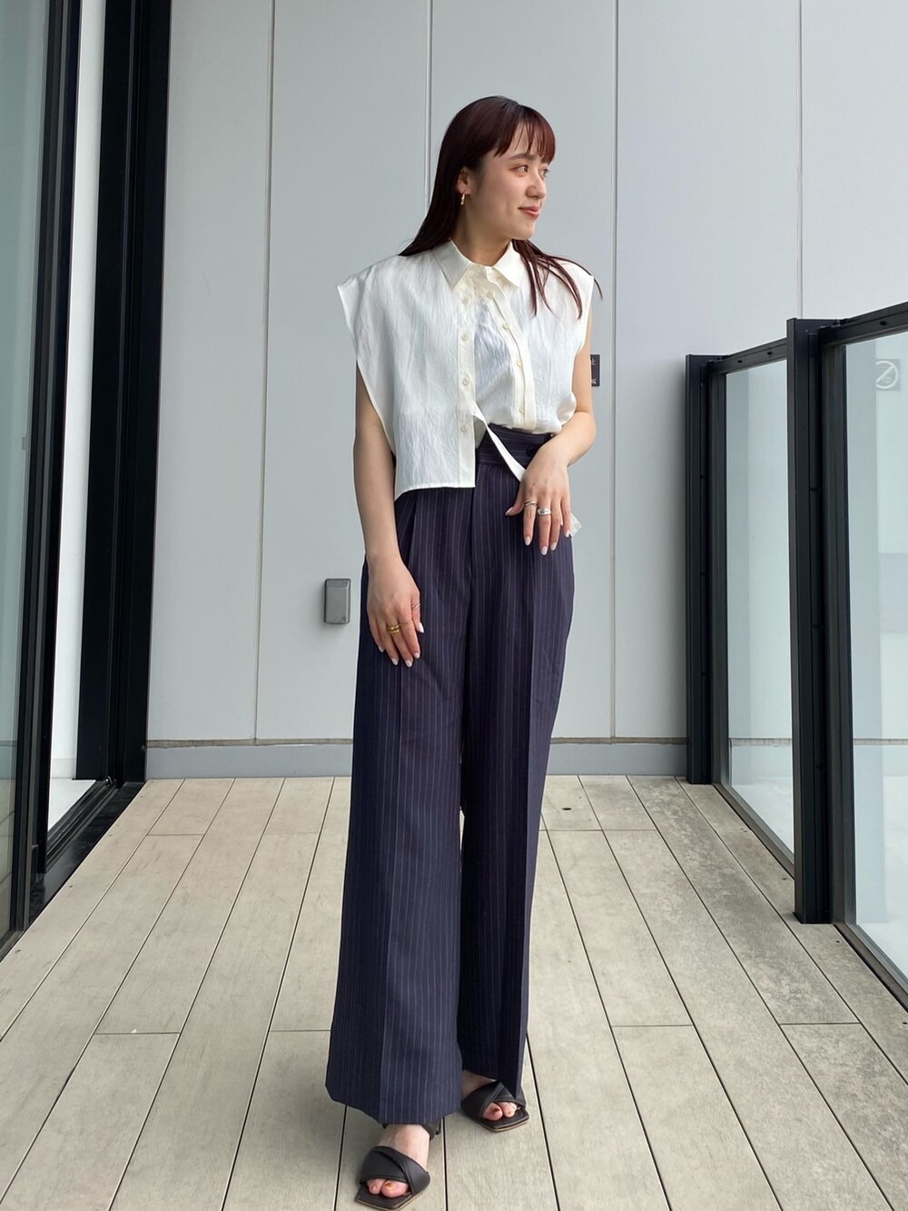 「PUBLIC TOKYOの【大阪府産】【セットアップ対応】リネンライクフレアパンツ/ワイドストレート/ウォッシャブル（スラックス、その他）」を使った、yukisugasawaさん（レディース・155cm）の夏コーディネートの2枚目の写真