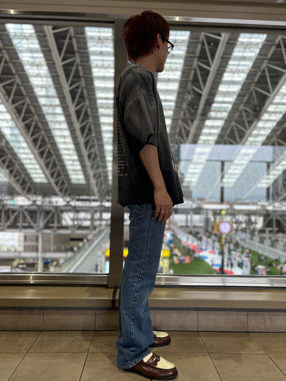 「LHP、lhp、lhplucuaosaka」｜「DANKE SCHONのDankeSchon/ダンケシェーン/PIGMENT SPRAY S/S TEE MORTAL（Tシャツ/カットソー、ブラック系）」を使った、RIKIKYAさん（メンズ・168cm）の春コーディネートの2枚目の写真