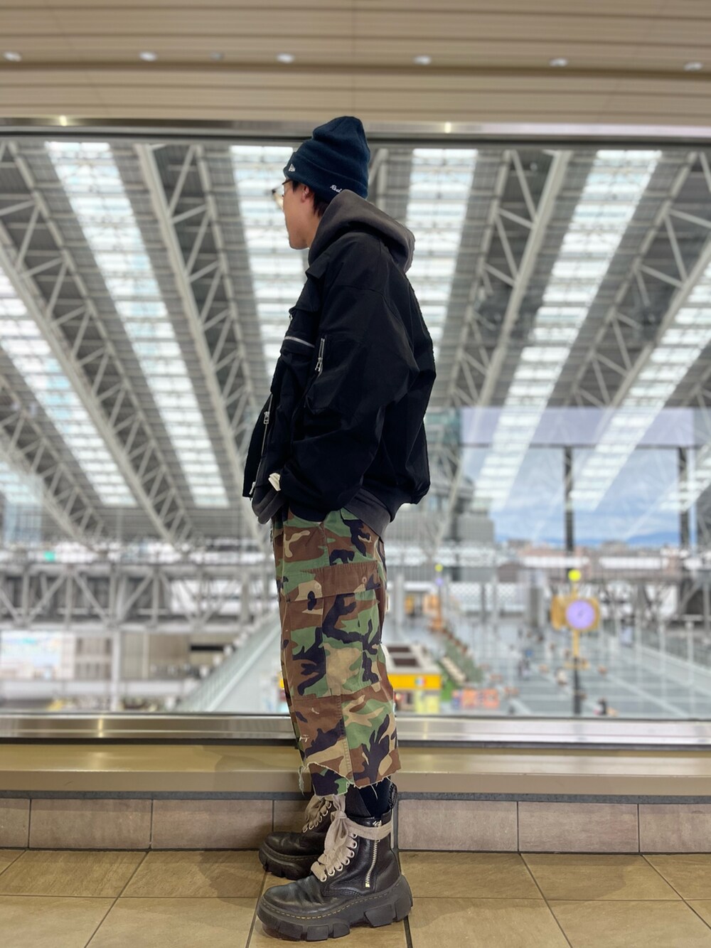 「DANKE SCHONのDankeSchon/ダンケシェーン/撥水SN POCKET BLOUSON（ブルゾン、ブラック系）」を使った、RIKIKYAさん（メンズ・168cm）の冬コーディネートの2枚目の写真