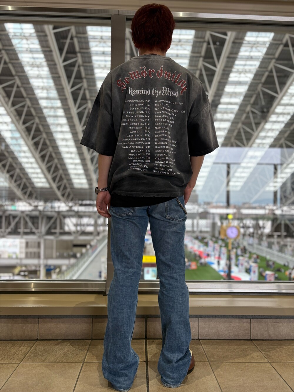 「LHP、lhp、lhplucuaosaka」｜「DANKE SCHONのDankeSchon/ダンケシェーン/PIGMENT SPRAY S/S TEE MORTAL（Tシャツ/カットソー、ブラック系）」を使った、RIKIKYAさん（メンズ・168cm）の春コーディネートの3枚目の写真