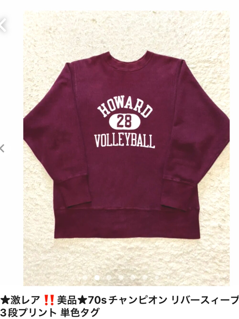 ブルー系のデニムジャケット、レッド系のスウェット、ホワイト系のシャツ/ブラウスを着用したメンズの春コーディネートの3枚目の写真