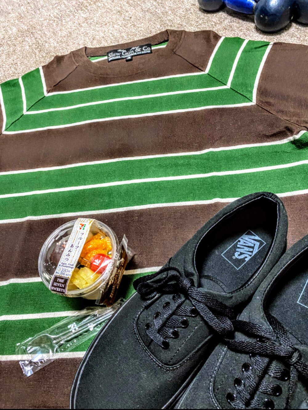 その他のTシャツ/カットソー、グリーン系のTシャツ/カットソー、ホワイト系のTシャツ/カットソーを着用したメンズの夏コーディネートの4枚目の写真