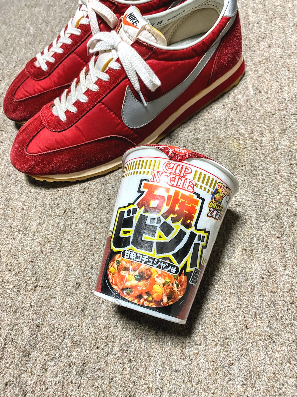 「片手スマホ自撮り研究会🤳✨、我が道をゆく隊、アメカジ、古着MIX、ロゴスウェット、つなぎ、ヴィンテージ、キャップ、ジョーダン1、好きな服を好きなように着る🐷💕、みんな違ってみんないい、双極性障害、北千住、メルカリ気まぐれSALE開催中😏」|「🔸メルカリ出品中のキャップ🧢✨の🔸シュプリーム ロゴキャップ(黒) ★メルカリ出品中‼️(キャップ、ブラック系)」を使った、おたっし🐷さん(メンズ・174cm)の冬コーディネートの5枚目の写真