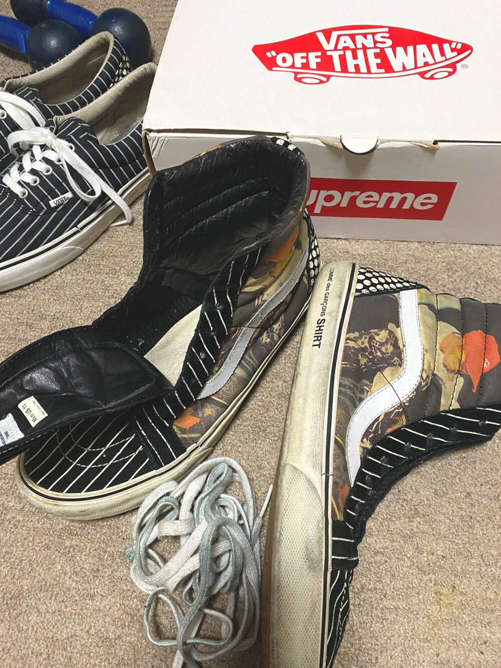 ブラック系のテーラードジャケット、ブラック系のシャツ/ブラウス、ブラック系のその他パンツを着用したメンズの夏コーディネートの5枚目の写真