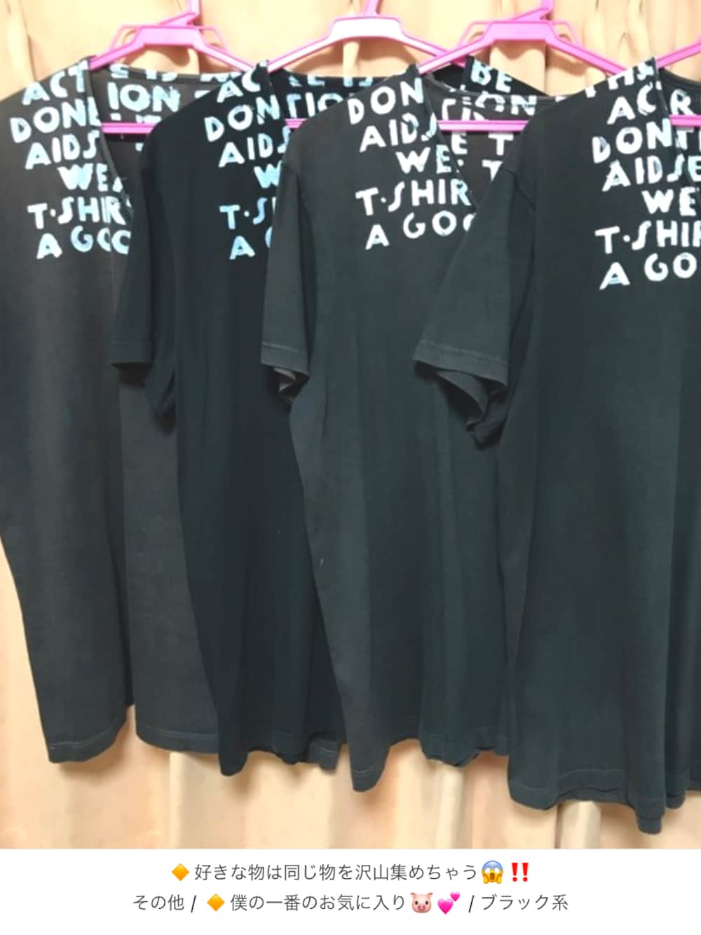 ブルー系のダウンジャケット/コート、ブラック系のカーディガン/ボレロ、ホワイト系のシャツ/ブラウスを着用したメンズの春コーディネートの4枚目の写真