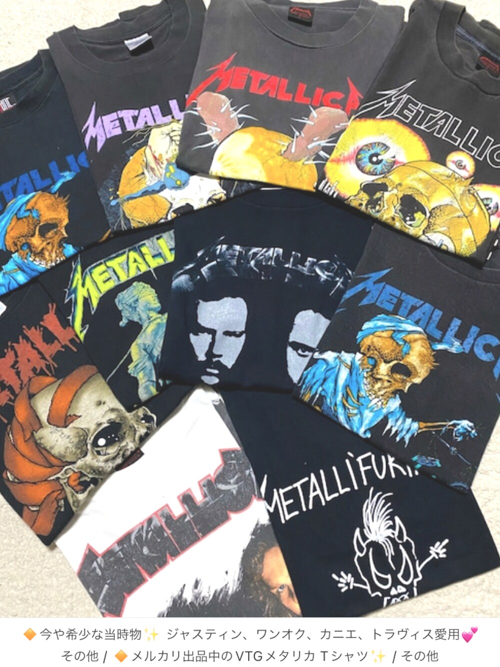 ブラック系のTシャツ/カットソー、ブラック系のデニムパンツ、レッド系のスニーカーを着用したメンズの春コーディネートの3枚目の写真