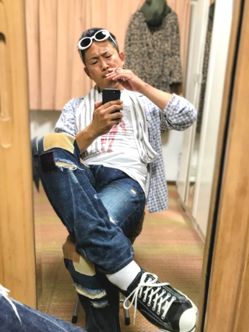 「片手スマホ自撮り研究会🤳✨、我が道をゆく隊、肩掛けカーデ、カートコバーン、レオパード、好きな服を好きなように着る🐷💕、双極性障害、深夜のランニング💦、メルカリ大量出品中‼️」｜「Buzz Rickson'sの🔸バズリクソン   フライトキャップ(緑)（キャップ、グリーン系）」を使った、おたっし🐷さん（メンズ・174cm）の春コーディネートの3枚目の写真