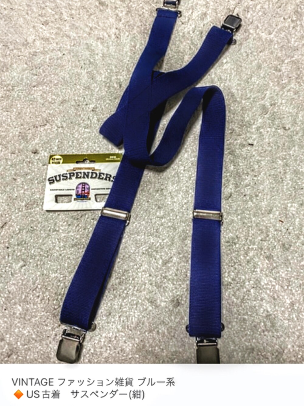 ブルー系のシャツ/ブラウス、ブルー系のデニムパンツ、ブラウン系のドレスシューズを着用したメンズの夏コーディネートの2枚目の写真