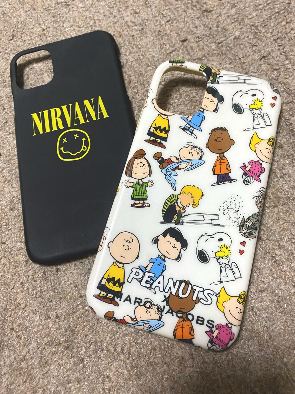 イエロー系のスウェット、ブルー系のデニムジャケット、オレンジ系のスウェットを着用したメンズの夏コーディネートの5枚目の写真