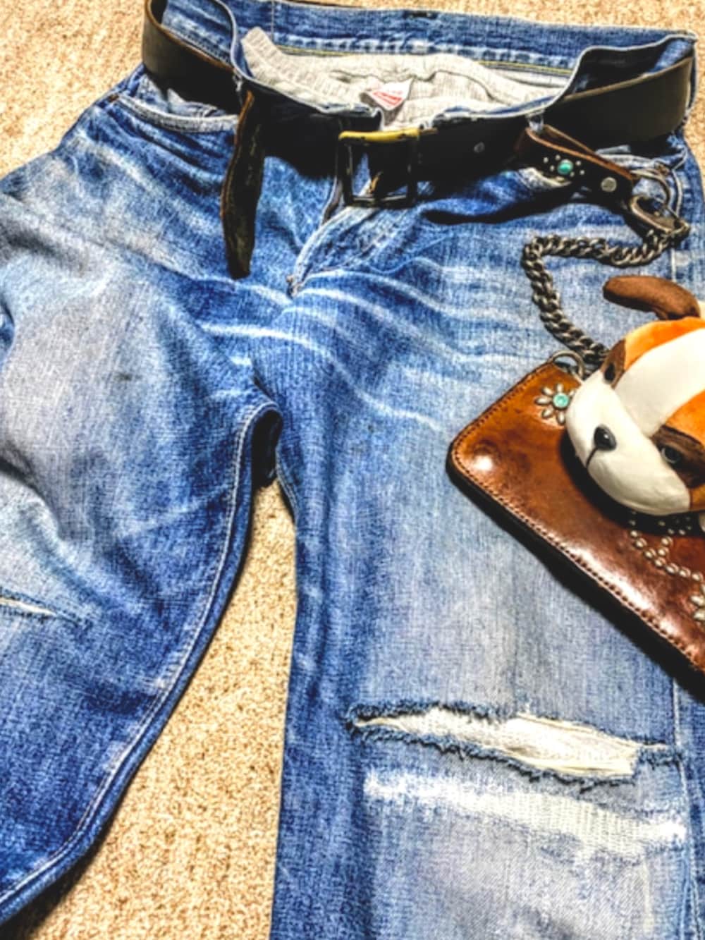 グリーン系のブルゾン、グリーン系のブルゾン、ブラック系のダウンジャケット/コートを着用したメンズの冬コーディネートの2枚目の写真