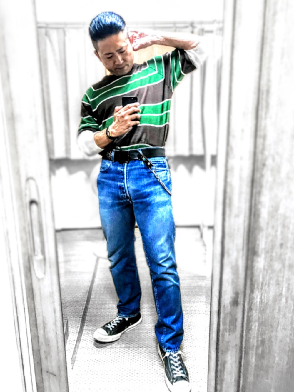 その他のTシャツ/カットソー、グリーン系のTシャツ/カットソー、ホワイト系のTシャツ/カットソーを着用したメンズの夏コーディネートの3枚目の写真