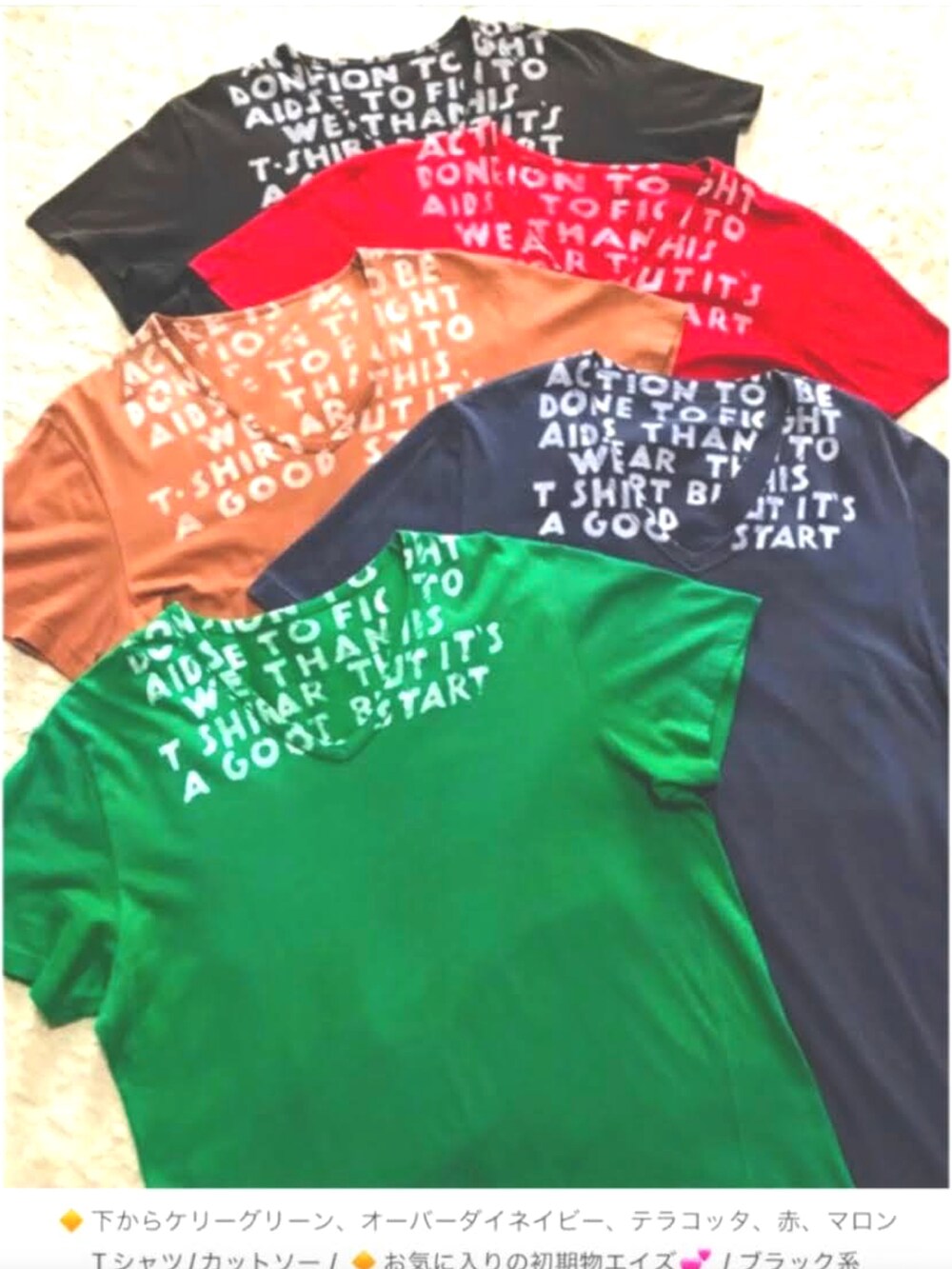 ホワイト系のカバーオール、ホワイト系のTシャツ/カットソー、ブルー系のデニムパンツを着用したメンズの夏コーディネートの4枚目の写真