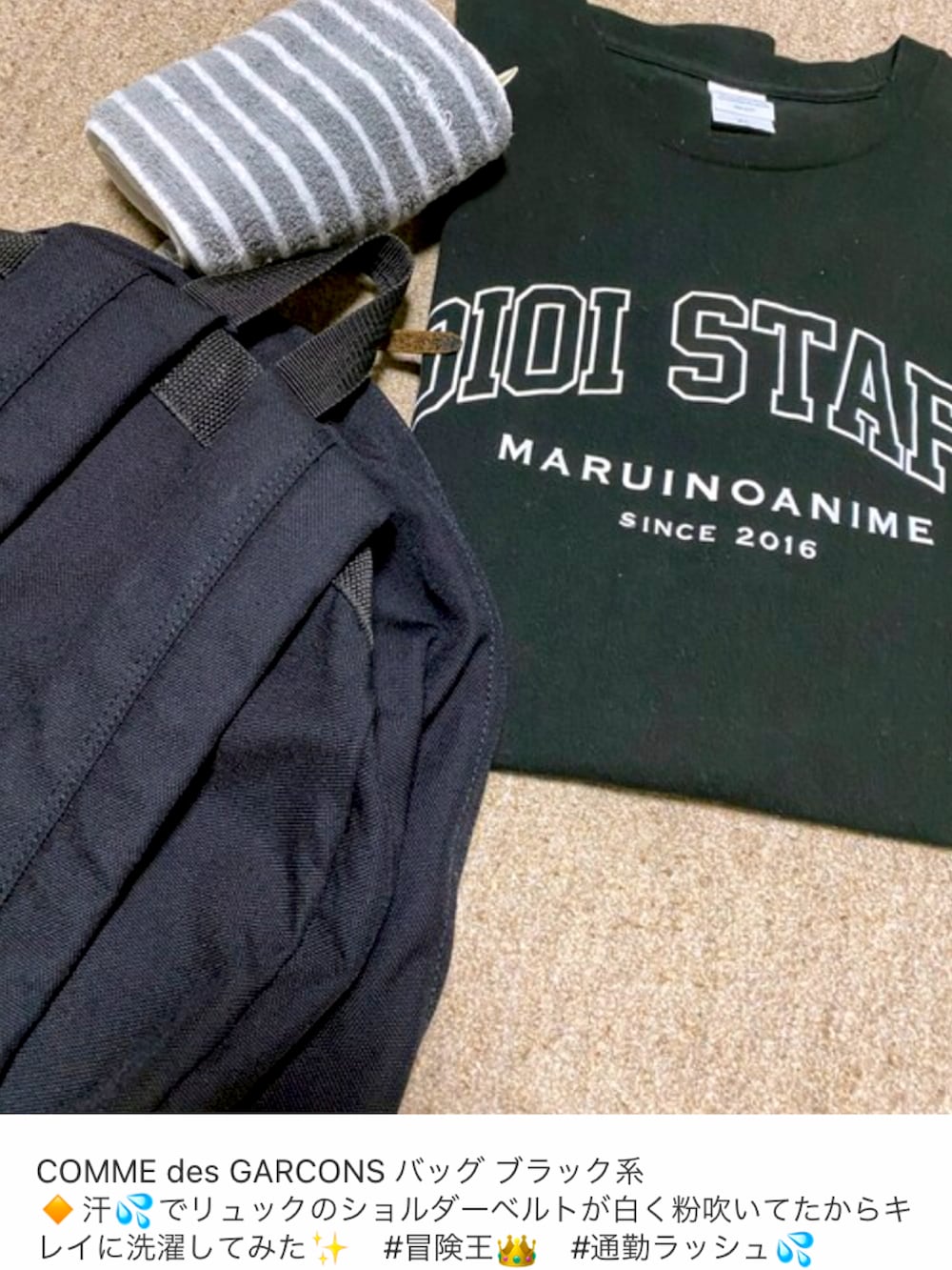 レッド系のTシャツ/カットソー、レッド系のTシャツ/カットソー、ホワイト系のTシャツ/カットソーを着用したメンズの夏コーディネートの5枚目の写真