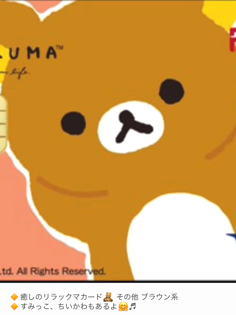 ブルー系のデニムジャケット、ブラック系のTシャツ/カットソー、グレー系のスラックスを着用したメンズの秋コーディネートの3枚目の写真