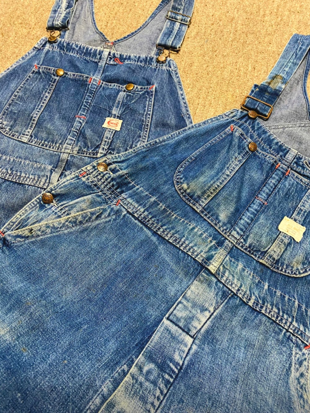 「片手スマホ自撮り研究会🤳✨、我が道をゆく隊、アツいコーデ全部見せ、夏コーデ、古着MIX、オーバーオール、ヴィンテージ、ミッキーT、好きな服を好きなように着る🐷💕、コンバースが好き過ぎて🐷💕、双極性障害、北千住アニメが熱い🔥、ネオフェス開催中、肉体改造中🐷💦、メルカリ★期間限定SALE★ただ今開催中🐷👍」｜「🔸前回コーデ🐷の🔸孤独なオバオル刈り上げおやじ😒（サロペット/オーバーオール、ブルー系）」を使った、おたっし🐷さん（メンズ・174cm）の夏コーディネートの2枚目の写真