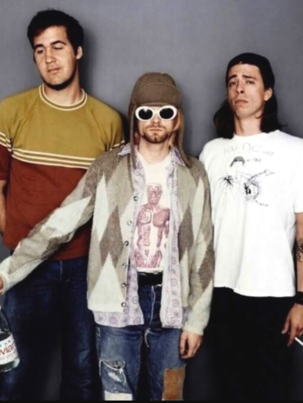 グレー系のカーディガン/ボレロ、グリーン系のカーディガン/ボレロ、ベージュ系のカーディガン/ボレロを着用したメンズの秋コーディネートの5枚目の写真