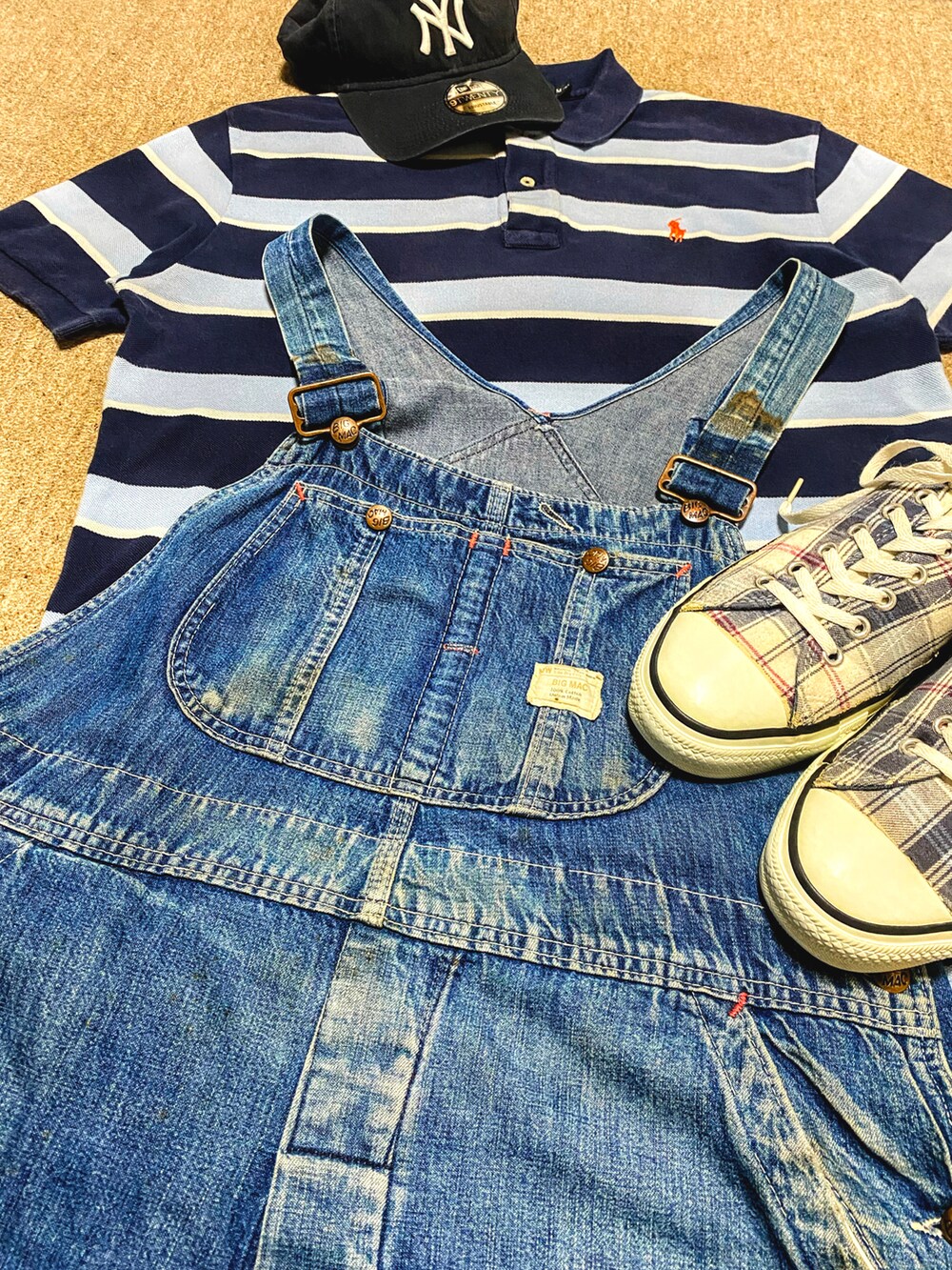 ブルー系のサロペット/オーバーオール、ブルー系のサロペット/オーバーオール、ブルー系のサロペット/オーバーオールを着用したメンズの夏コーディネートの2枚目の写真