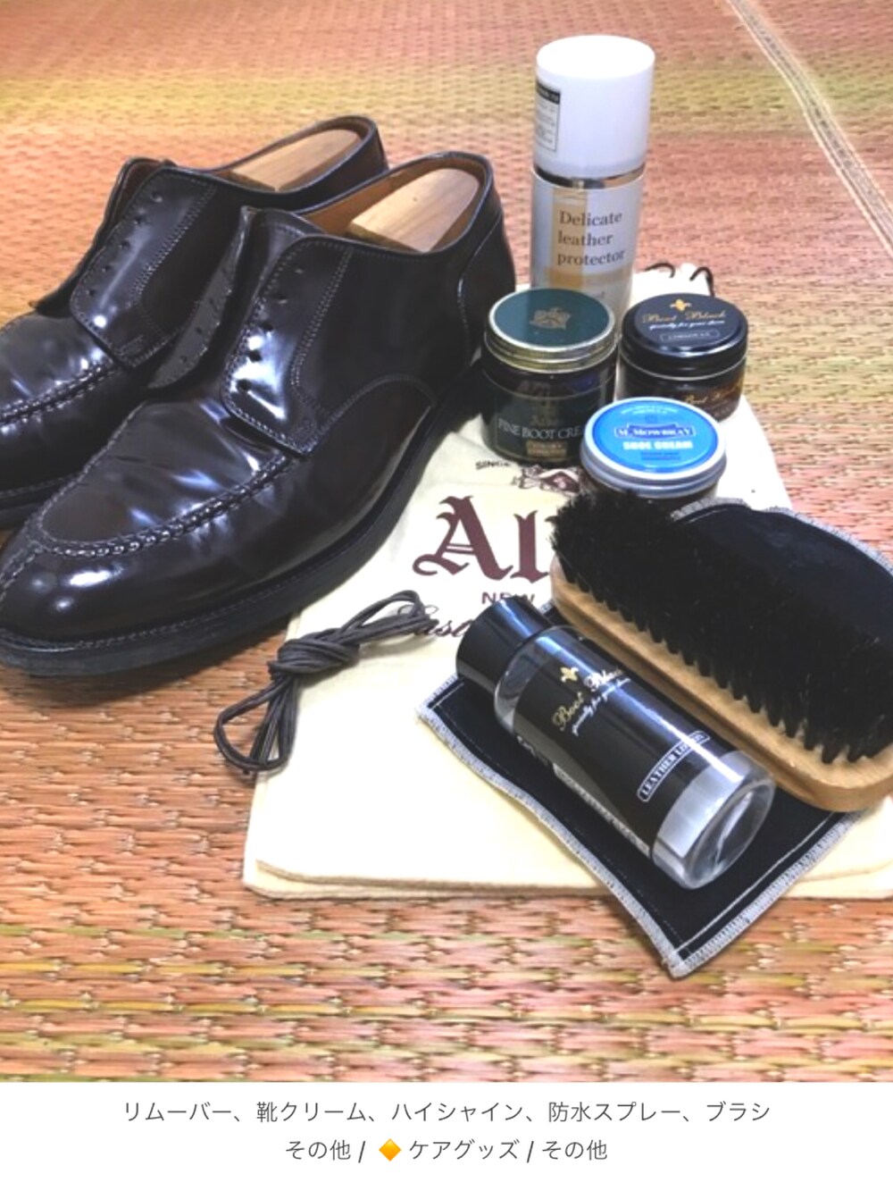 ホワイト系のシャツ/ブラウス、グレー系のその他パンツ、ブラック系のドレスシューズを着用したメンズの春コーディネートの4枚目の写真