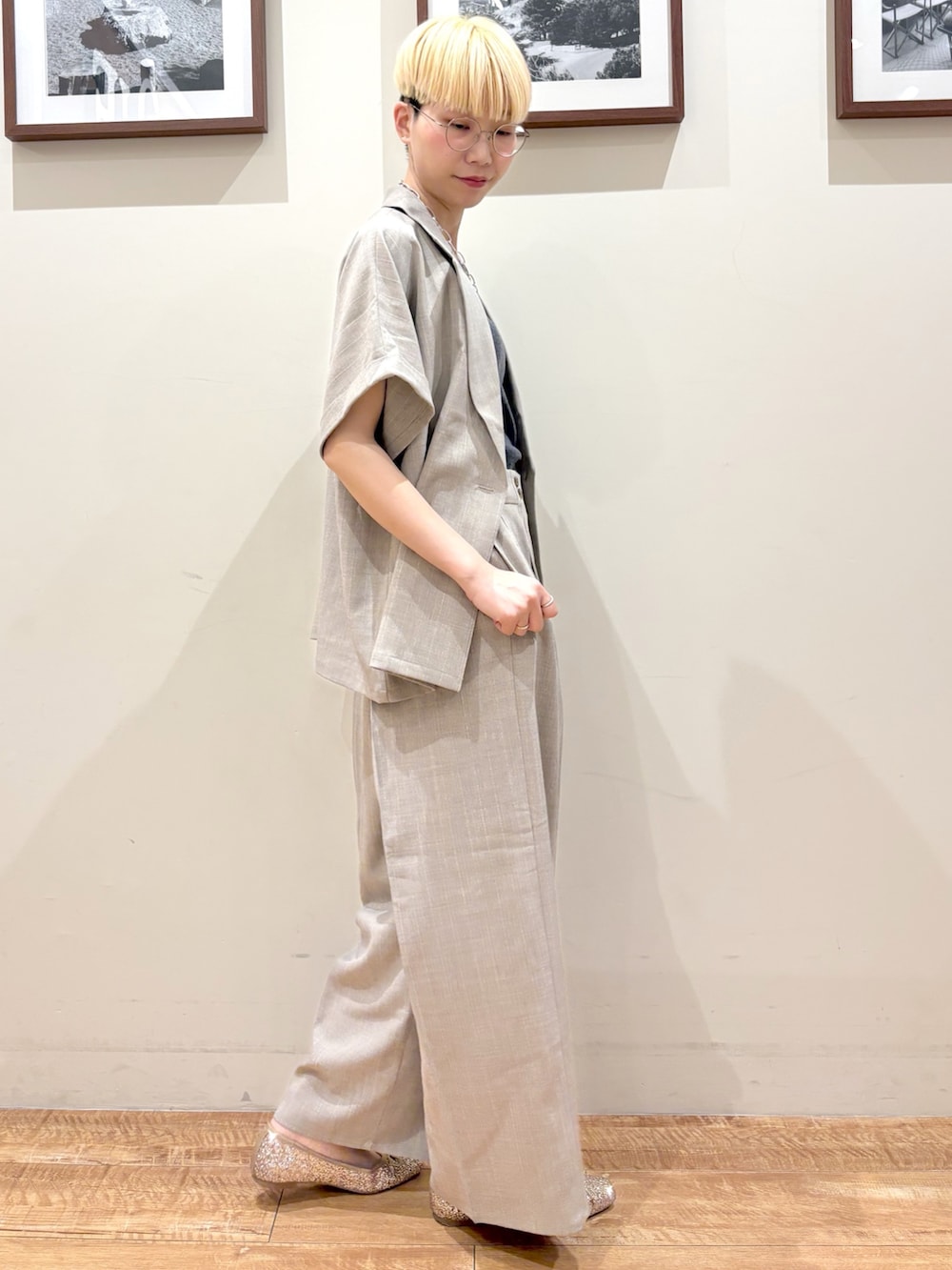「きれいめカジュアル、夏ファッション、大人女子、パンツコーデ、おでかけコーデ、お洒落さんとつながりたい、プチプラコーデ、大人ファッション、シューラルー、高身長、アラフォーコーデ」｜「DRESKIPの【セットアップ可】麻調半袖ジャケット（テーラードジャケット、ブラウン系）」を使った、Ayumiさん（レディース・168cm）の春コーディネートの3枚目の写真