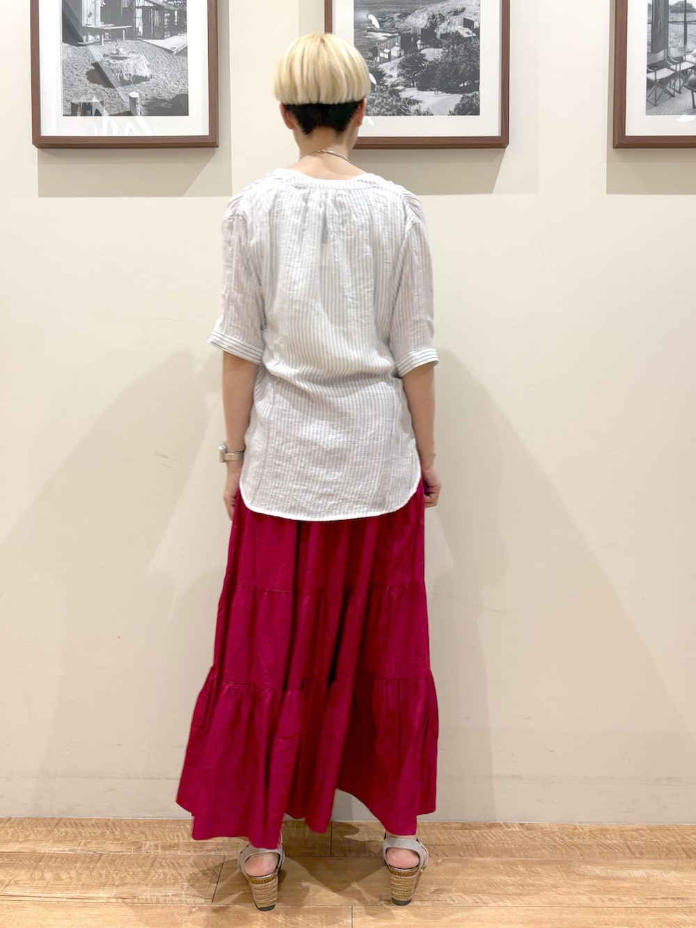 「夏コーデ、プチプラ、サンダル、お出かけコーデ、ロングスカート、夏ファッション、アラフォーコーデ、高身長女子、高身長コーデ、カジュアルガーリー、大人女子、キレイめコーデ」｜「SHOO・LA・RUEの【洗える/S-LL】微光沢で華やかなティアードスカート（スカート、レッド系）」を使った、Ayumiさん（レディース・168cm）の夏コーディネートの4枚目の写真