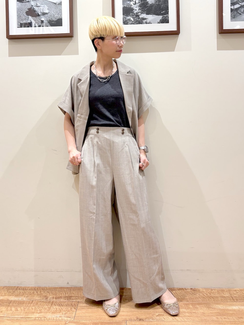 「きれいめカジュアル、夏ファッション、大人女子、パンツコーデ、おでかけコーデ、お洒落さんとつながりたい、プチプラコーデ、大人ファッション、シューラルー、高身長、アラフォーコーデ」｜「DRESKIPの【セットアップ可】麻調半袖ジャケット（テーラードジャケット、ブラウン系）」を使った、Ayumiさん（レディース・168cm）の春コーディネートの2枚目の写真