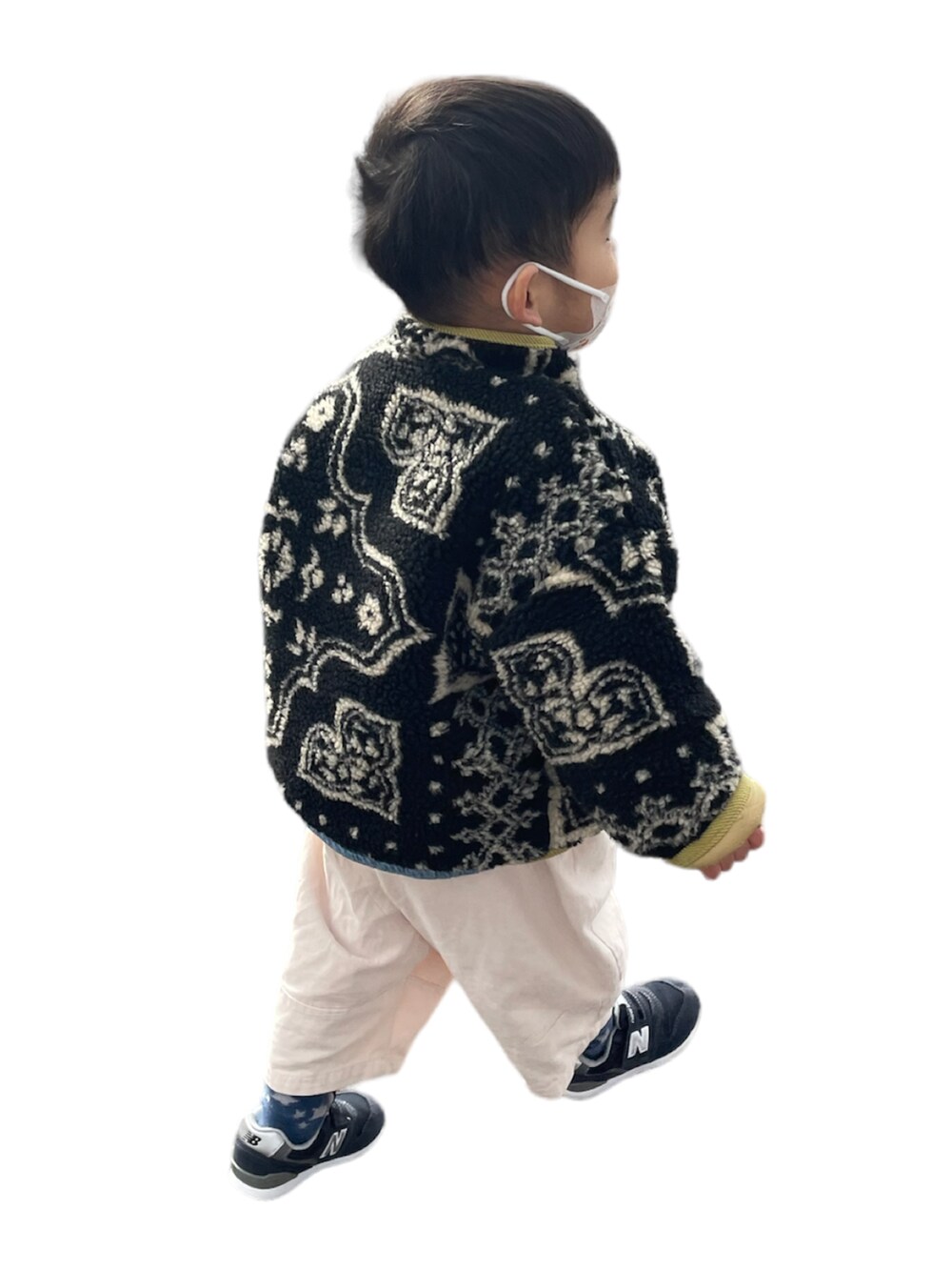 「私の推しブランド、キッズファッション、男の子コーデ、冬コーデ、むすこーで」｜「aimohaの【aimoha-KIDS-】韓国子供服 切り替えカーゴチノパンツ（チノパンツ、ベージュ系）」を使った、KIITOさん（キッズ・90cm）の冬コーディネートの2枚目の写真