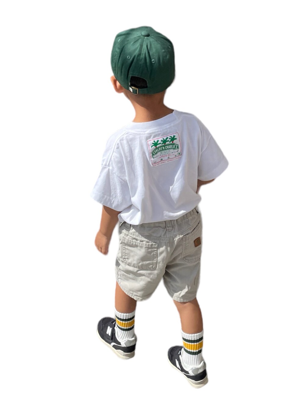 「スニーカー、カジュアルコーデ、男の子、3歳、むすこーで、古着、男の子コーデ、夏コーデ、キッズコーデ、carhartt」｜「古着のアイテム（Tシャツ/カットソー、ホワイト系）」を使った、KIITOさん（キッズ・100cm）の夏コーディネートの2枚目の写真