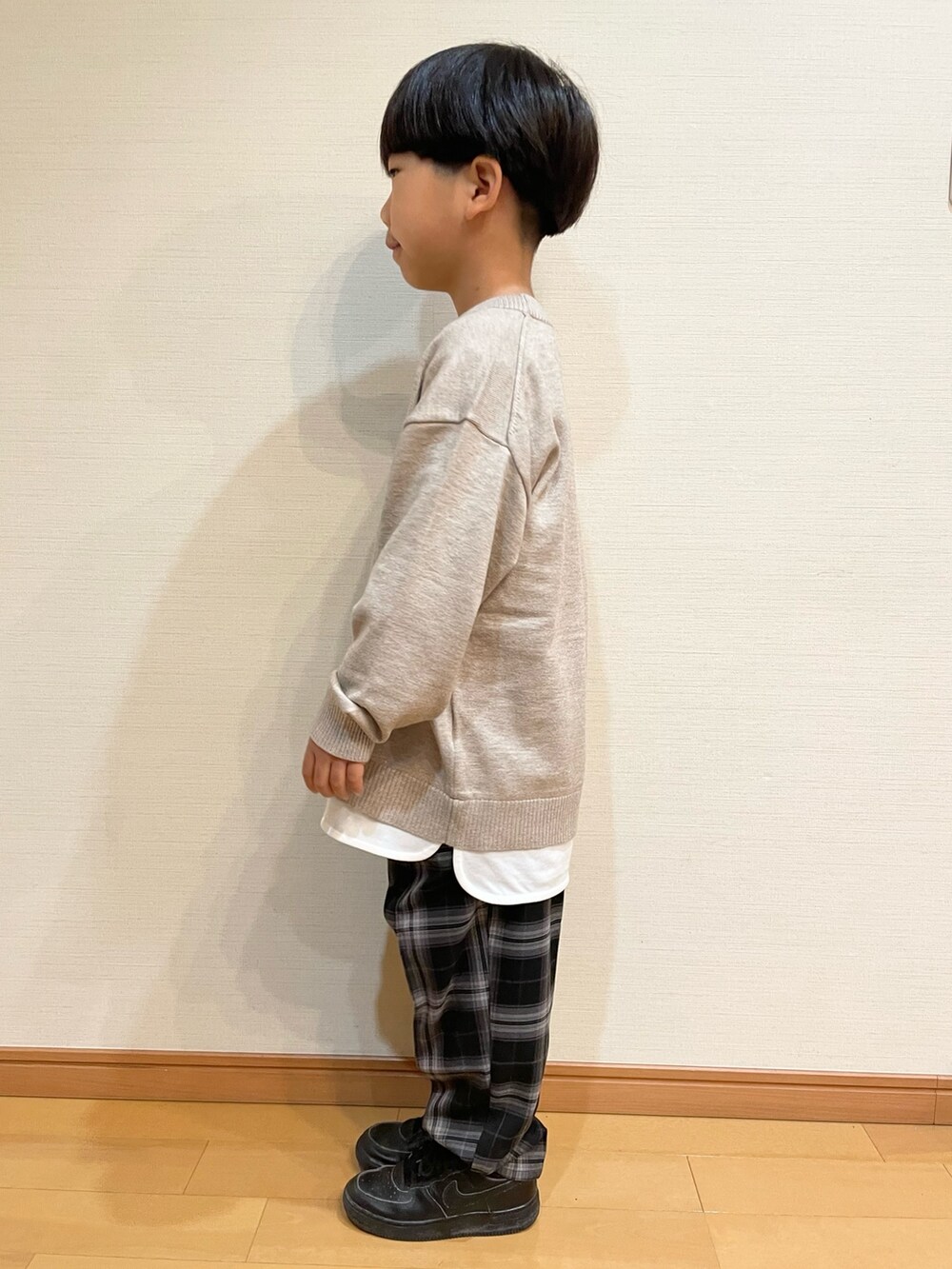 「モコモコアウター、ナチュラル、男の子、ニツト、冬コーデ、キッズコーデ」｜「GLOBAL WORKのメルティニットレイヤード/キッズ/269031（ニット/セーター、ベージュ系）」を使った、かわーたさん（キッズ・115cm）の冬コーディネートの3枚目の写真