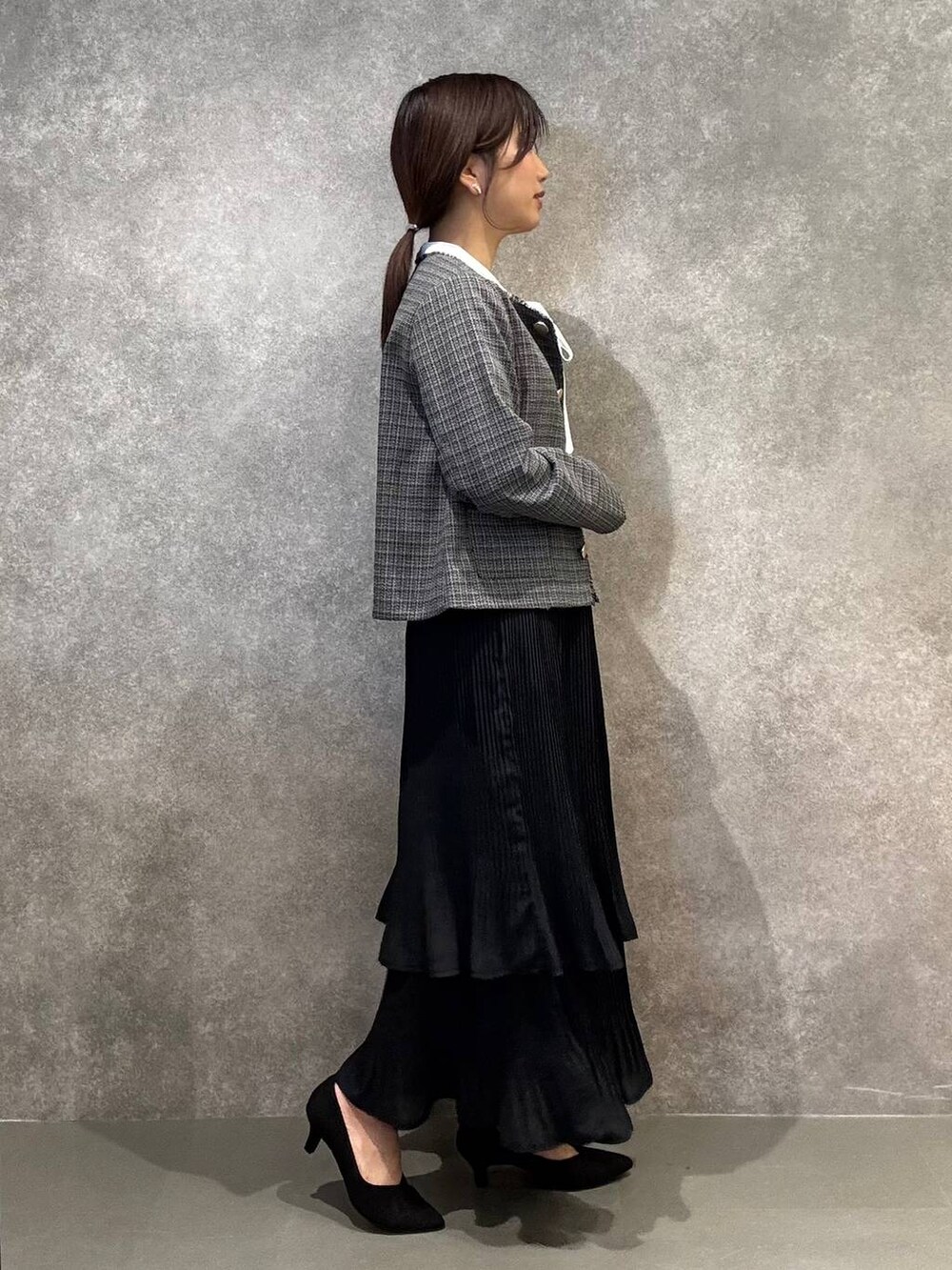 「低身長、高見え、ママコーデ、楽ちんコーデ、シワ軽減、GLOBAL WORK、apart by lowrys、オケージョン、ジャケット、スカート」｜「GLOBAL WORKのお手入れらくらく2WAYボウタイブラウス/133609（シャツ/ブラウス、ホワイト系）」を使った、かわーたさん（レディース・155cm）の冬コーディネートの2枚目の写真